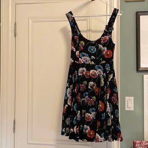 Floral moulinette soeurs dress with full skirt and floral appliqué